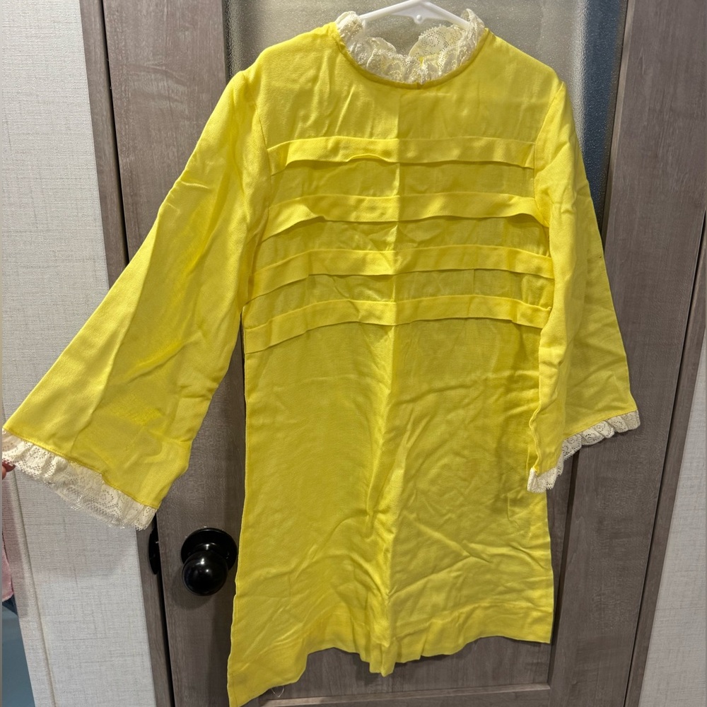 1950’s bell sleeve Kate Greenaway yellow dress. Size 10